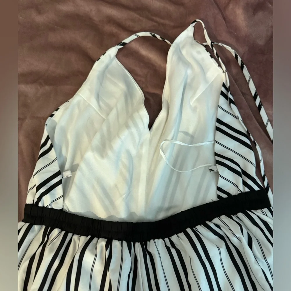 Striped jumpsuit with open back - Picture 3 of 3
